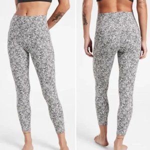 Athleta Salutation Stash Textured 7/8 Tight Moonflower Black Size M